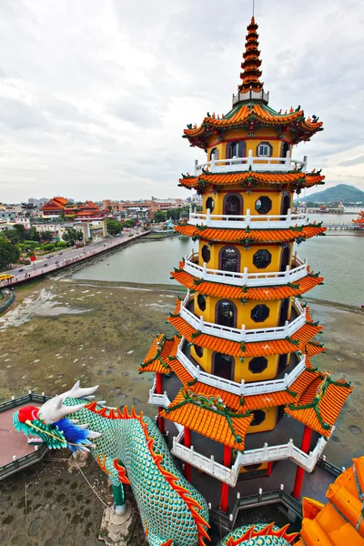 Dragon Tiger Tower à Taiwan — Photo