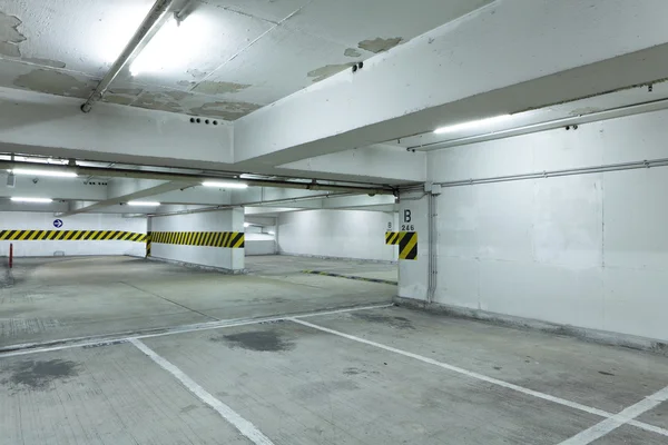 地下停车场 — 图库照片