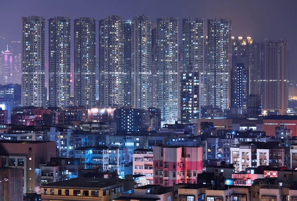 Κτίριο τη νύχτα στο Χονγκ Κονγκ — Φωτογραφία Αρχείου