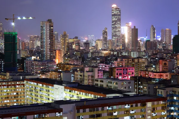 Edificios de apartamentos por la noche — Foto de Stock