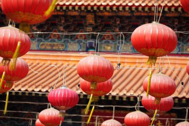 Çin tapınağında kırmızı fener