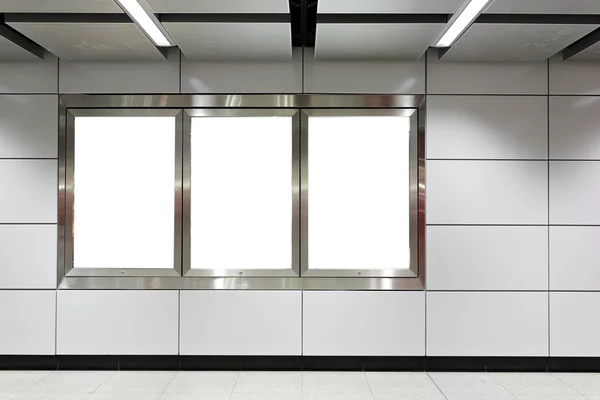 Üres hirdetőtáblán a metro station — Stock Fotó