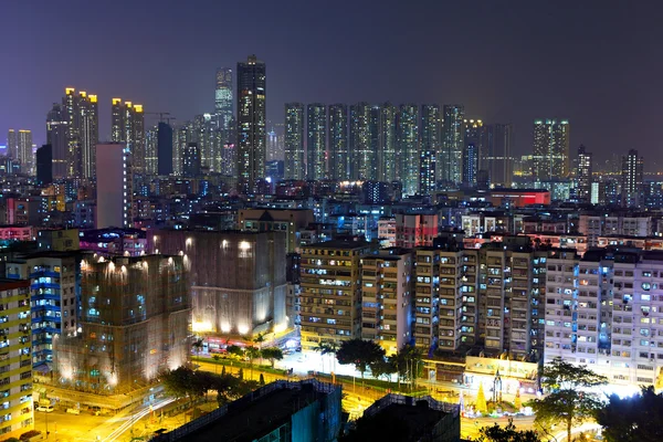 Appartement gebouwen bij nacht — Stockfoto