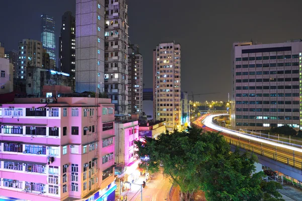 밤에 붐비는 건물 홍콩 — 스톡 사진