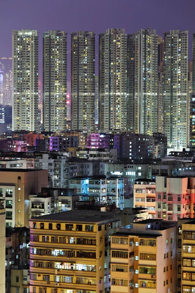 Centro de Hong Kong com muitos edifícios à noite — Fotografia de Stock