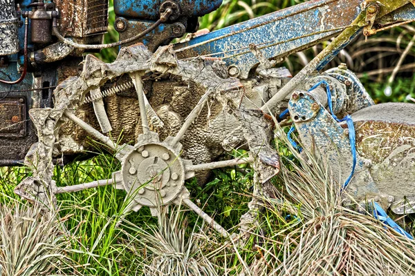 古い放棄されたトラクター — ストック写真