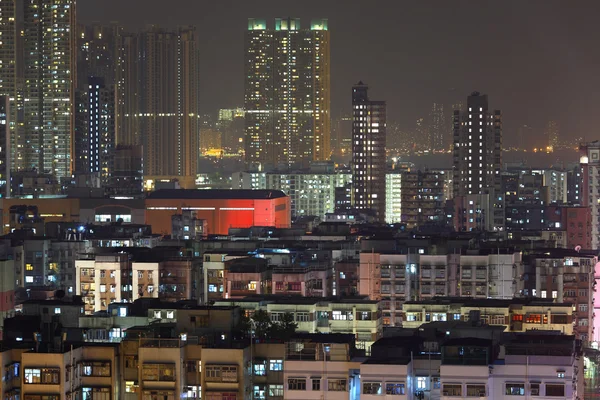 Hong kong centrum met vele gebouw 's nachts — Stockfoto