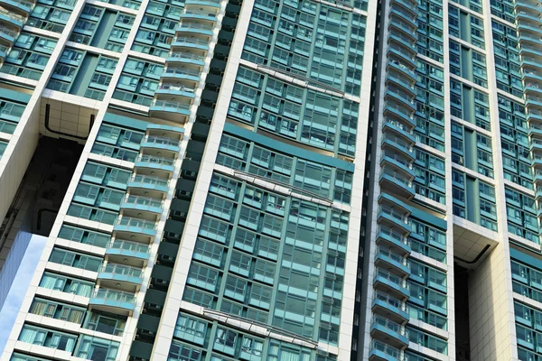 Bloco de apartamentos lotado — Fotografia de Stock