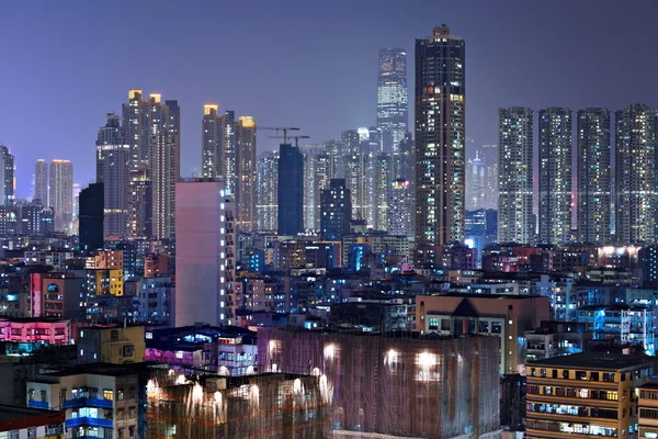 Budova v noci v hong Kongu — Stock fotografie