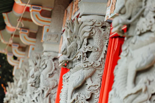 Kinesisk drakstaty i templet — Stockfoto