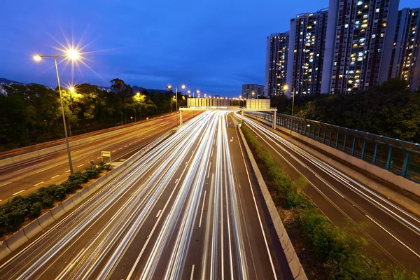 Lichtschilder in Mega-City-Autobahn — Stockfoto