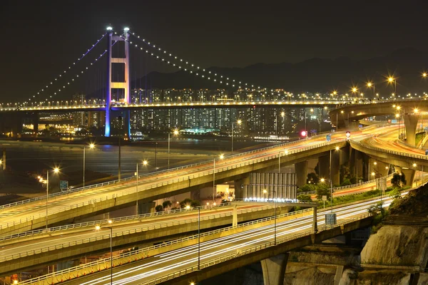 Freeway och bron på natten — Stockfoto