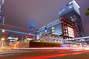 Taipei ticari bölgesinde, gece