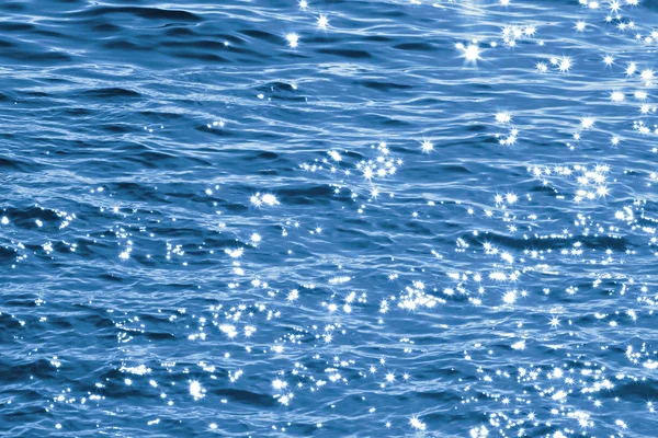 Il mare con luce scintillante — Foto Stock