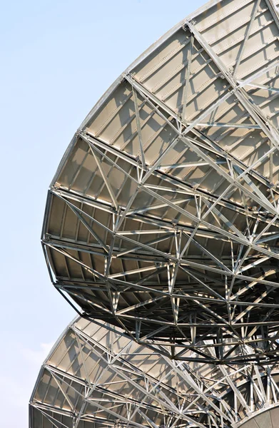 Antena satelit — Fotografie, imagine de stoc