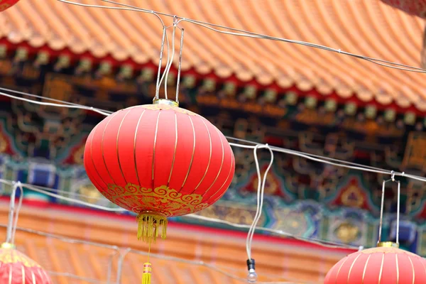 Červená lucerna v čínském chrámu — Stock fotografie