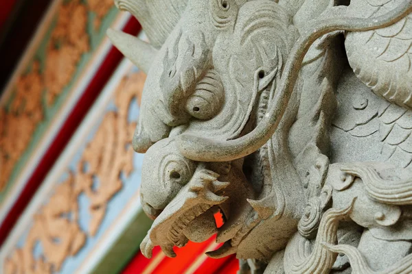 Dragon statue in temple — Stock Photo, Image