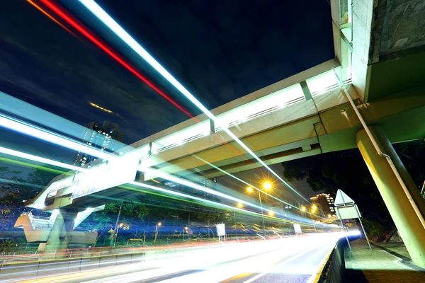 Světlé stezky dálnice — Stock fotografie