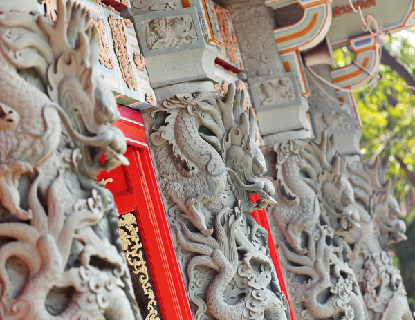 Dragon statue in temple — Stock Photo, Image