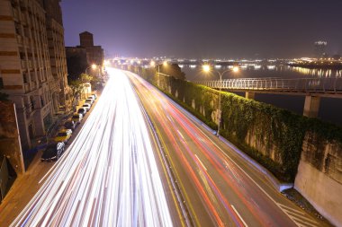 Gece karayolu trafiği