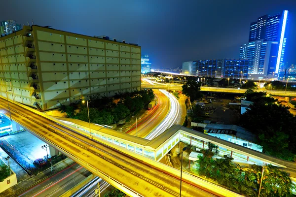 Circulation et autoroute la nuit — Photo