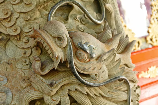 神殿中的中国龙像 — 图库照片