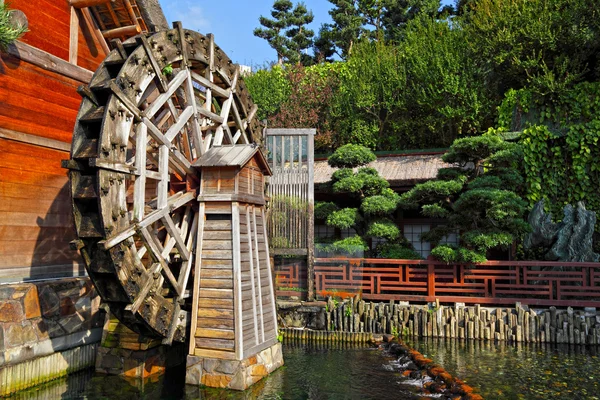 Trä vattenhjul — Stockfoto