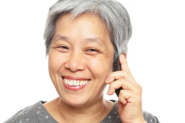 Mujer madura feliz por teléfono celular — Foto de Stock