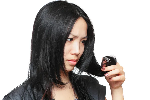 Молода жінка має проблеми з волоссям — стокове фото