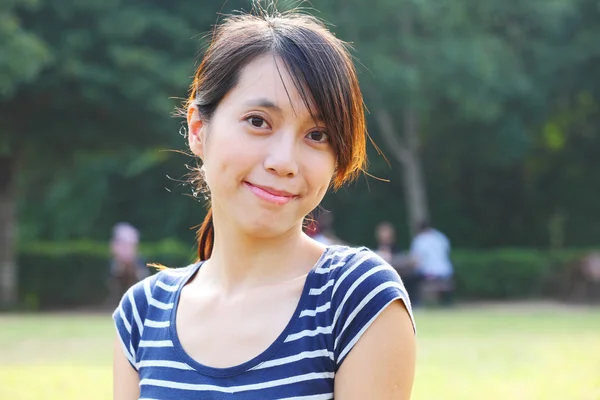 Joven mujer asiática —  Fotos de Stock
