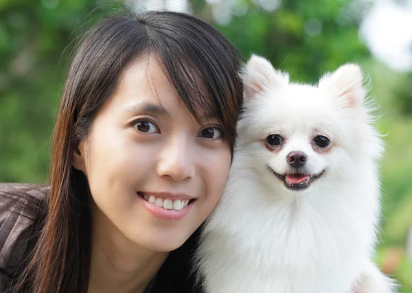 Ragazza con cane — Foto Stock