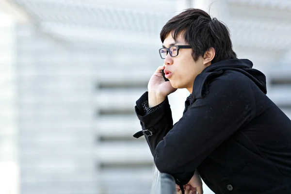Man talking on mobile phone — Stock Photo, Image