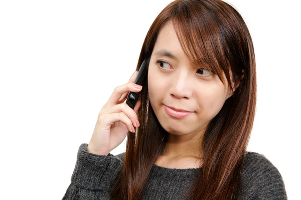 Aziatische vrouw met behulp van mobiele telefoon — Stockfoto