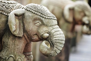 taştan fil heykeli