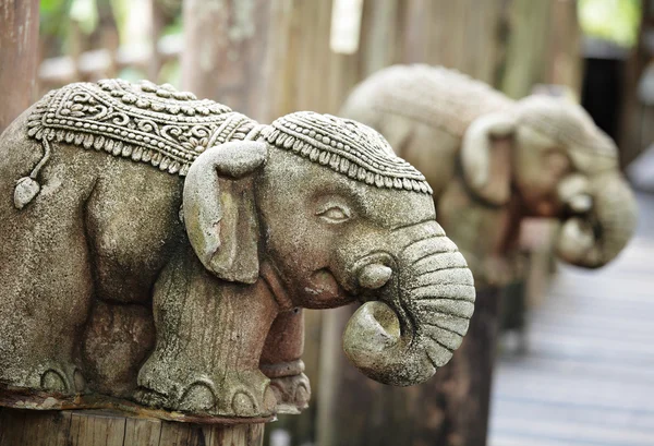 Stenen olifant standbeeld — Stockfoto