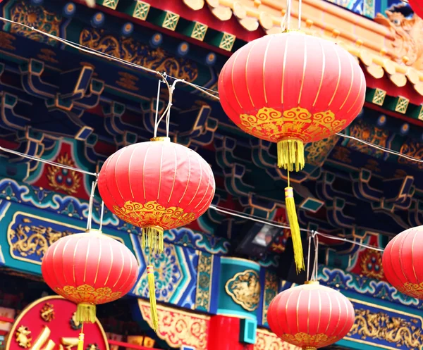 Lanterna vermelha no templo chinês — Fotografia de Stock