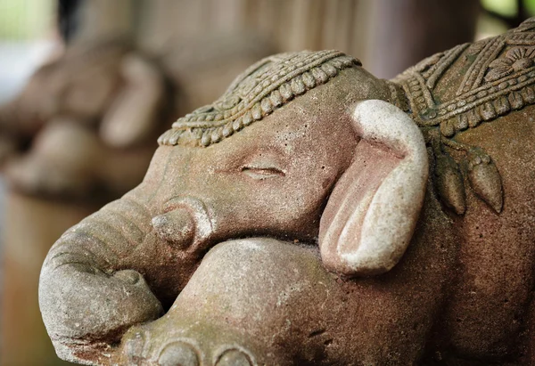 Statue d'éléphant en pierre — Photo