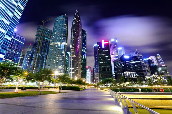 Městská krajina Singapuru v noci — Stock fotografie