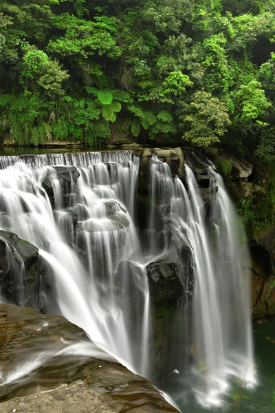 Водопады Шифен-Тайваня — стоковое фото