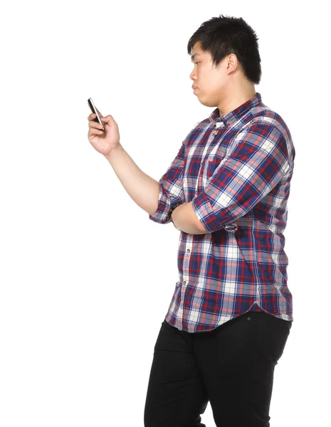 Hombre sms en el teléfono móvil — Foto de Stock