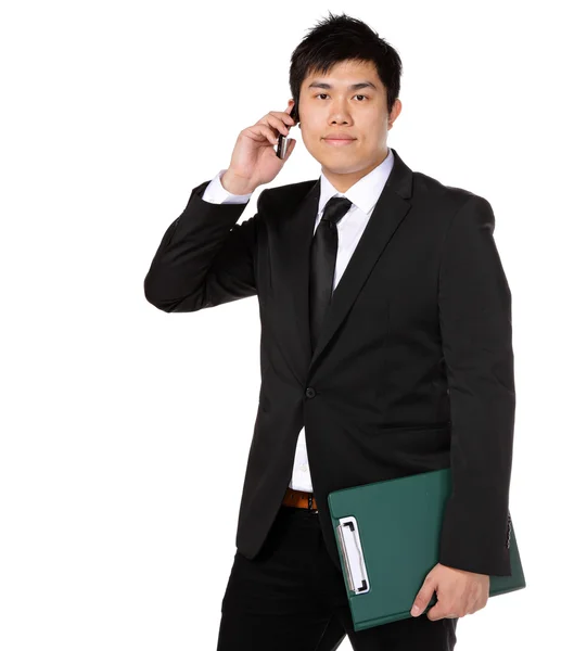 Jovem homem de negócios com telefone móvel — Fotografia de Stock