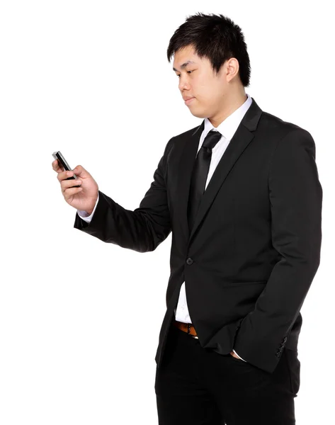 Ung affärsman med mobiltelefon — Stockfoto