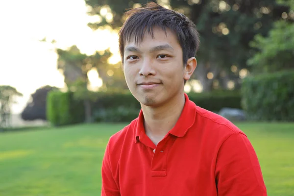 Fiatal ázsiai férfi — Stock Fotó