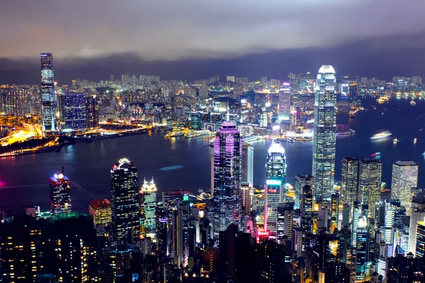 夜の香港の街並み — ストック写真