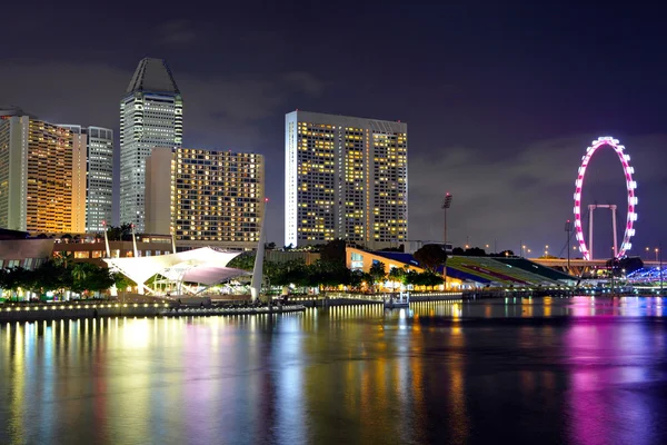 Skyline von Singapur bei Nacht — Stockfoto