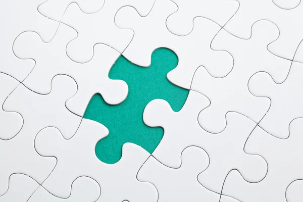 Puzzle con pezzo verde mancato — Foto Stock