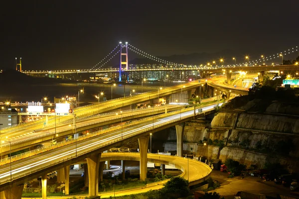 Auto-estrada e ponte à noite — Fotografia de Stock