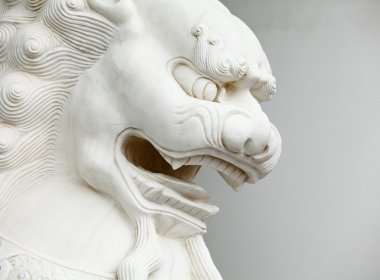 Çin aslanı heykeli yaklaş.