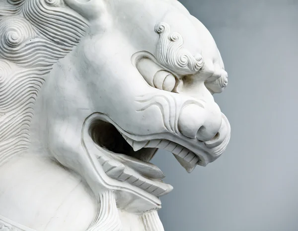 Statue de lion chinois en gros plan — Photo