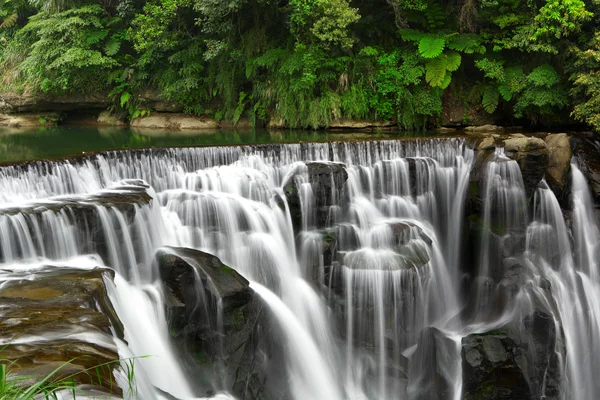 Большой водопад — стоковое фото